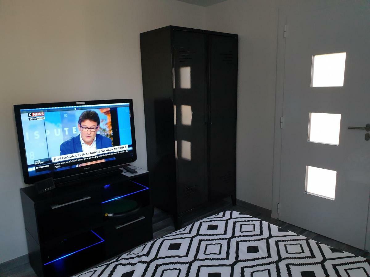 FORET DE FONTAINEBLEAU, chambre entrée privée. Arbonne Extérieur photo